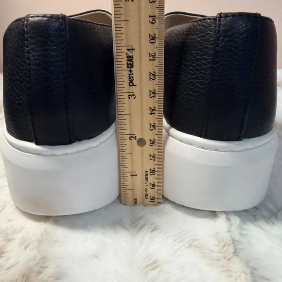 Naturalizer Black Slip On Sneaker With A Decorative Black Chain Size 10 - Picture 8 of 9